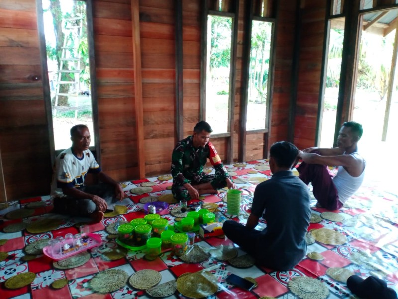 Perkuat Ideologi Bangsa Babinsa Koramil 06 Merbau Edukasi Warga di Kampung Pancasila