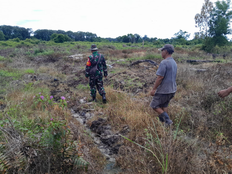 Upaya Preventif Babinsa, Serma Fahrizal Purba Berpatroli