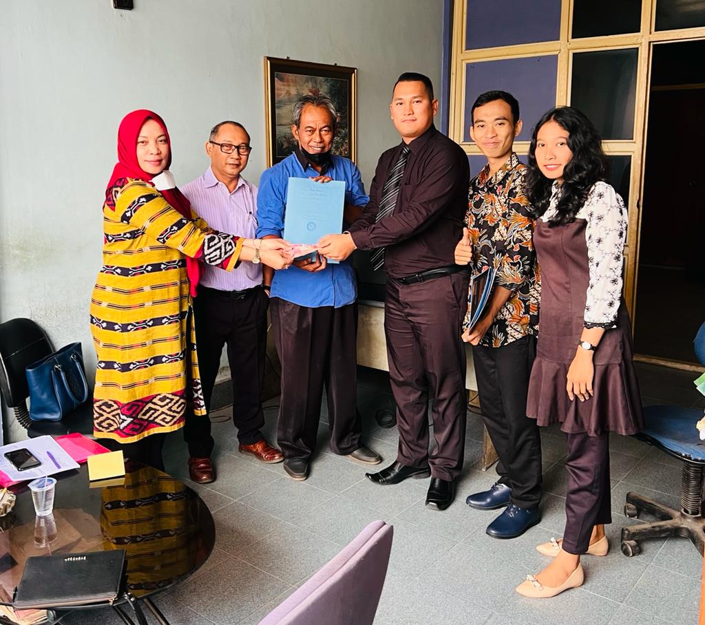 Masuk Bursa Pencalonan, Hotland Sianturi SH Antarkan Berkas Ke DPC PERADI