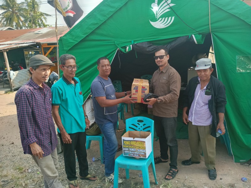 Wan Ade Syahputra Tinjau dan Serahkan Bantuan ke Posko KMBD