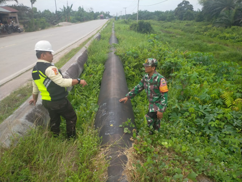 Serda Iwan Sahputra Memimpin Pelaksanaan Pengecekan Pipa Minyak Pertamina