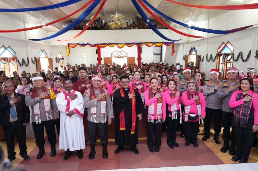 Dalam Doa dan Kasih, Kapolda Sumut Merayakan Natal Bersama Warga Terdampak Bencana di Adiankoting