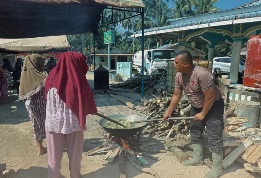Brimob Polda Sumut Teruskan Dapur Lapangan dan Pembersihan Rumah Warga di Batang Toru