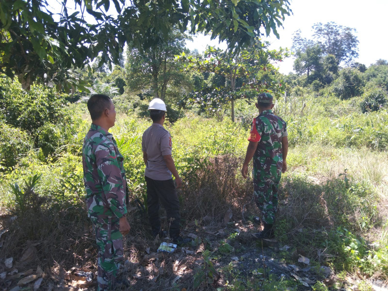 Babinsa Koramil 06/Merbau Lakukan Patroli dan Sosialisasi Karhutla di Desa Dedap