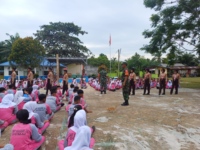 Serka M. Aslim Lubis Berikan Pelatihan PBB di SMPN 12 Gurun Panjang