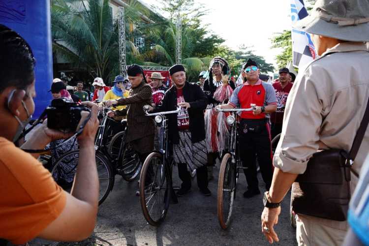 Peserta Tetap Antusias Meski Ganjar Absen Ngonthel Bareng