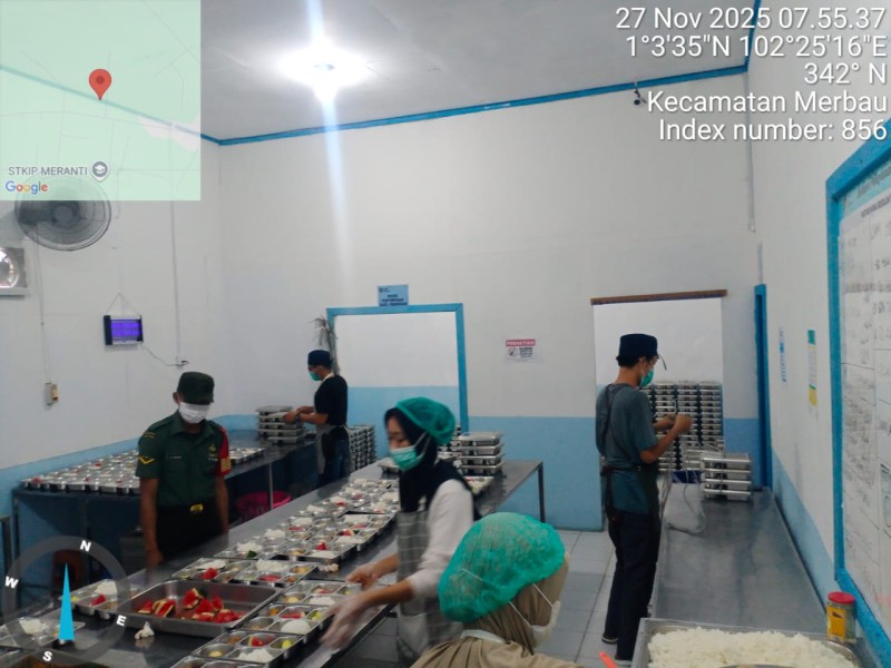 Dukung Gizi Pelajar, Babinsa Kawal Distribusi Menu Sehat di 18 Sekolah