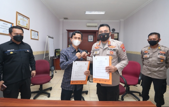 Bidhumas Polda Kepri Tandatangani MoU Dengan Karya Anak Bangsa Public Speaking School Kota Batam