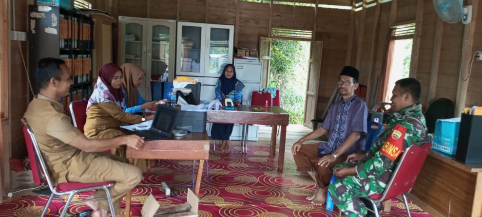 Komsos Serda Syahrul Dengan Perangkat Kelurahan, Salah Satu Cara Untuk Selalu Menjaga Silaturahmi