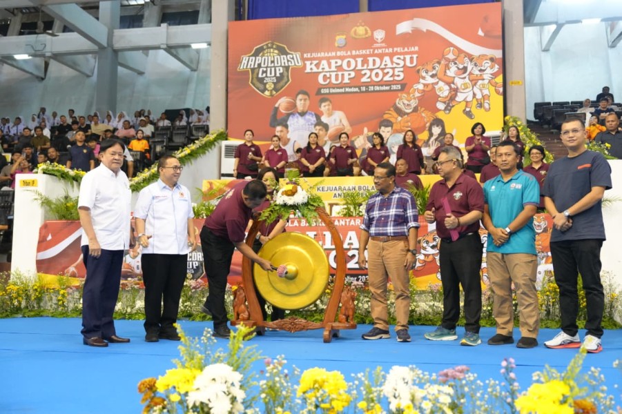 Kapolda Sumut Buka Kejuaraan Bola Basket Antar Pelajar 'Kapoldasu Cup 2025' di UNIMED