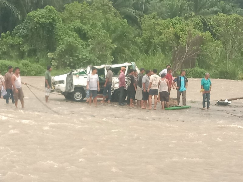 Mobil Pengangkut Anak Sekolah Tercebur ke Sungai, Dua Pelajar Meninggal Dunia — IPK Padang Lawas Turut Bantu Evakuasi