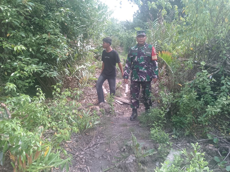 Di Komsosnya, Babinsa Ajak Masyarakat Pulau Merbau Aktif Cegah Karhutla