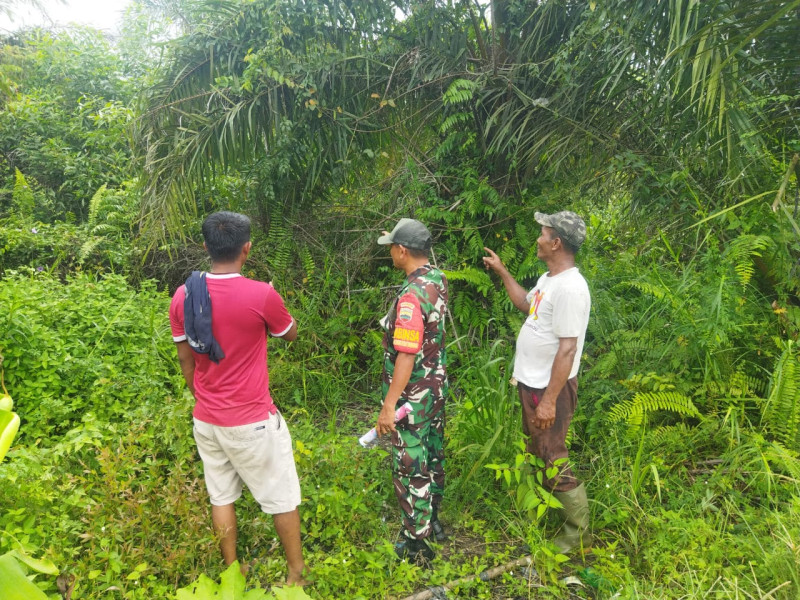 Berkeliling di Wilayah Binaannya, Sertu Abu Kosim Laksanakan Patroli