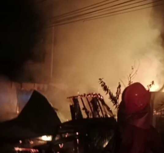 Dua Unit Rumah Semi Permanen di Payo Selincah Ludes Terbakar
