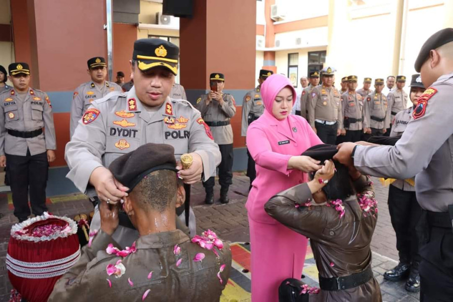 Kapolres Kudus Menutup Tradisi Pembaretan Bintara Remaja Polri Lulusan Tahun 2023