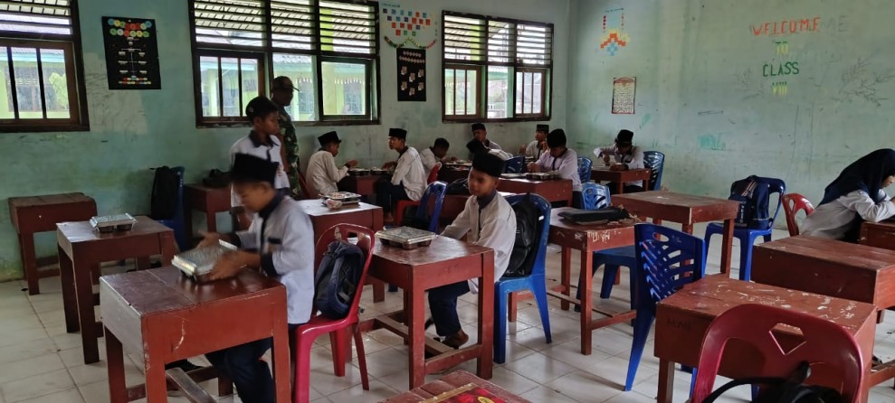 Koramil 06/Merbau Kawal Penyaluran 3.023 Porsi Makan Bergizi untuk Siswa