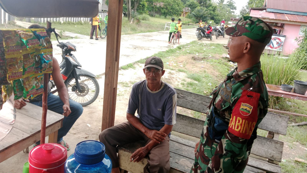 Menjaga Wilayah Dengan Komsos, Ini Yang Disampaikan Oleh Sertu Muzainudin