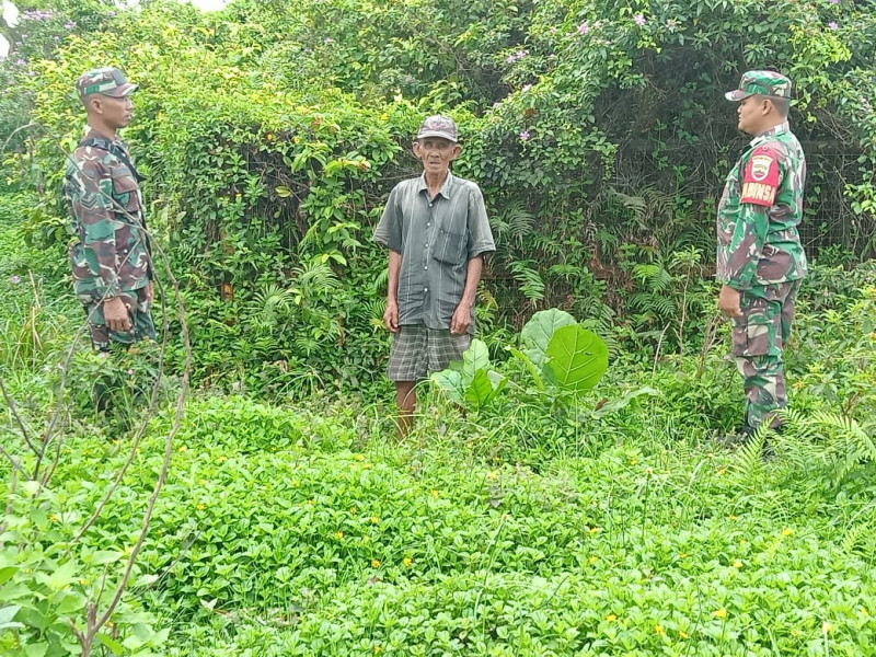 Upaya Pencegahan Karhutla, Babinsa Koramil 06/Merbau Patroli dan Sosialisasi di Pulau Merbau