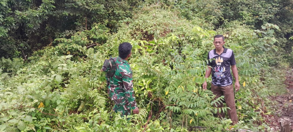 Babinsa Pantau Lahan Kosong dan Tanah Gambut di Desa Selat Akar