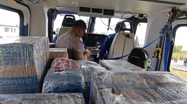Ratusan Kilogram Bantuan Disalurkan Melalui Airdrop, Polda Sumut Pastikan Warga Terisolir Terbantu