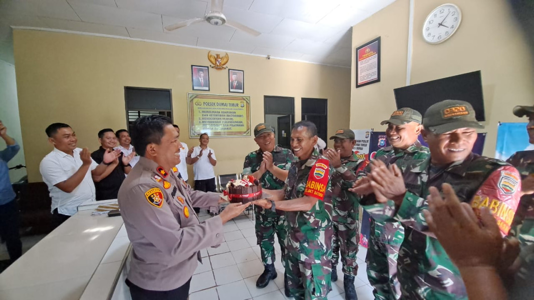Semarak HUT Bhayangkara ke-78, Koramil 01/Dumai Kunjungi Polsek