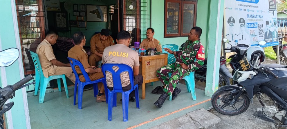 Babinsa Koramil 06/Merbau Ajak Warga Teluk Belitung Tingkatkan Kepedulian dan Persatuan Melalui Komsos