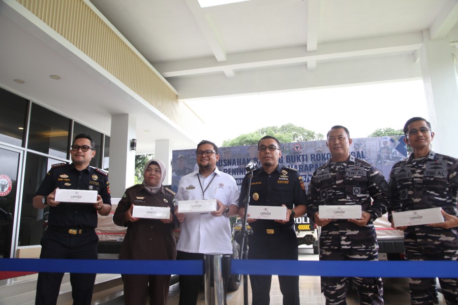 Kanwil DJBC Riau Musnahkan 25,6 Juta Batang Rokok Ilegal Senilai Rp12,8 Miliar