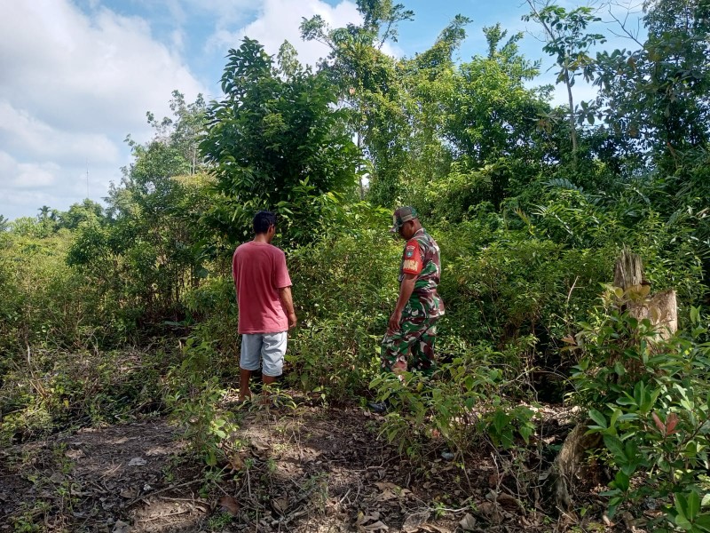 Edukasi Larangan Bakar Lahan, Babinsa Turun Langsung ke Dusun 3