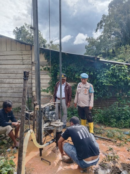 Polres Taput Bangun Sumur Bor, Hadirkan Air Bersih bagi Warga Lobu Pining Pascabencana Longsor