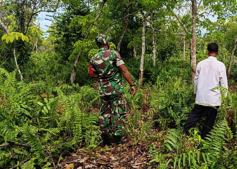 Babinsa Merbau Intensif Patroli Karhutla di Meranti Bunting, Warga Diingatkan Bahaya Pembakaran Lahan