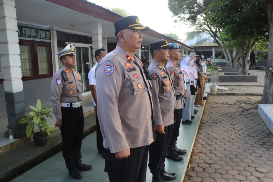 Kapolres Langkat Pimpin Upacara di SMAN 1 Stabat, Tekankan Disiplin, Anti Narkoba dan Bijak Bermedsos