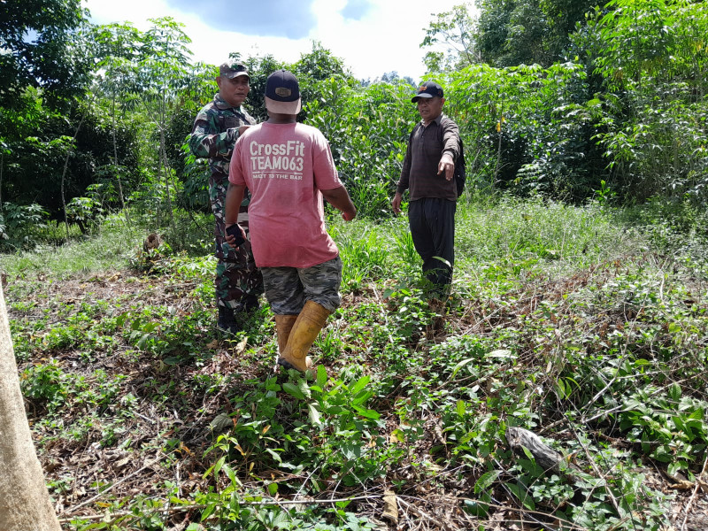 Menetralisir Bahaya Karhutla dan Sosialisasikan Bahayanya, Serma F Purba Temui Masyarakat