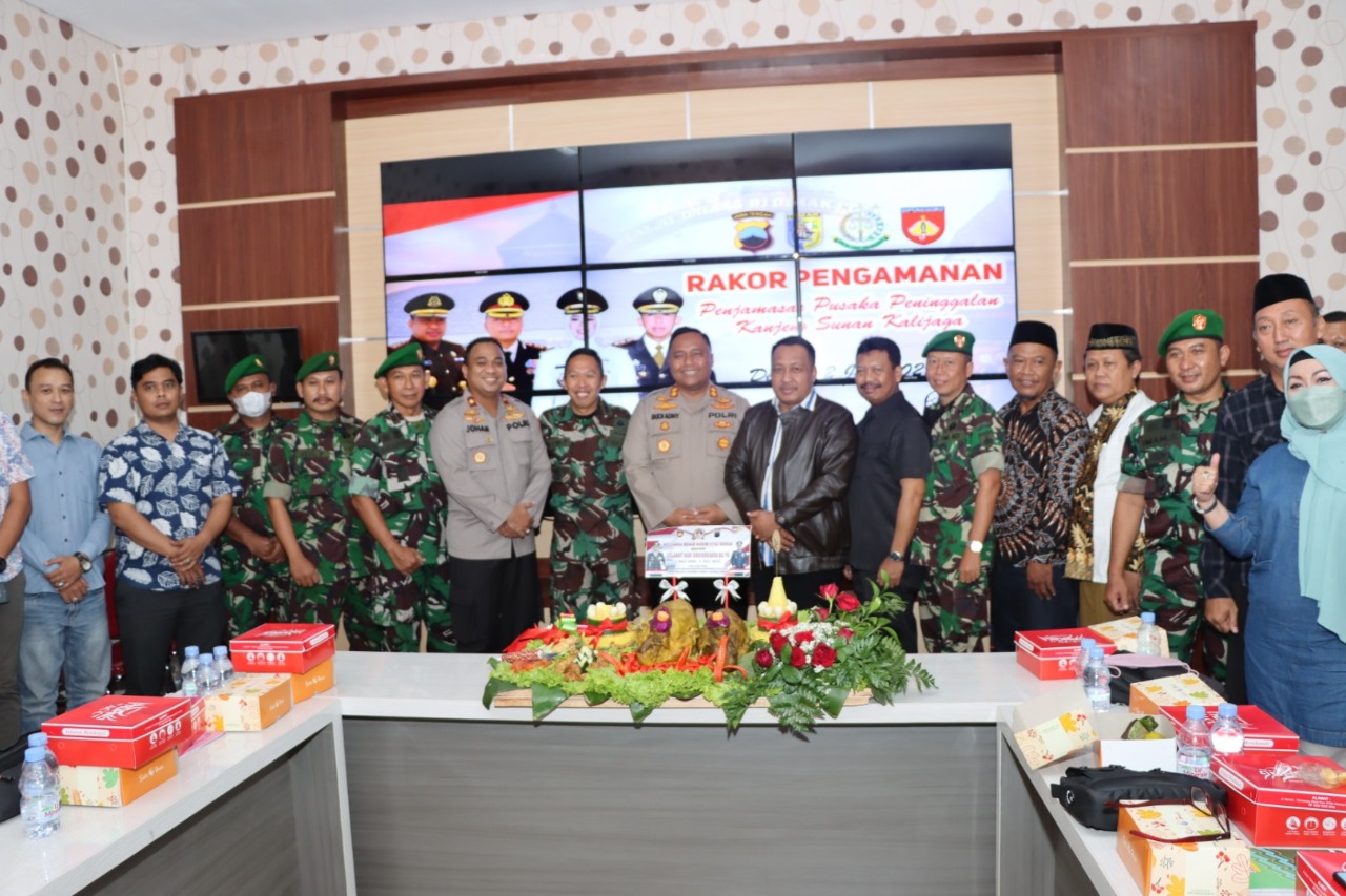 Solidaritas TNI-Polri, Kapolres Terima Surprise HUT Bhayangkara ke-76 dari Kodim 0716/Demak