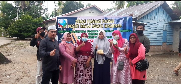 GENPPARI ROHUL BERBAGI RATUSAN  TAKJIL DI DUSUN SEI DERAS HULU