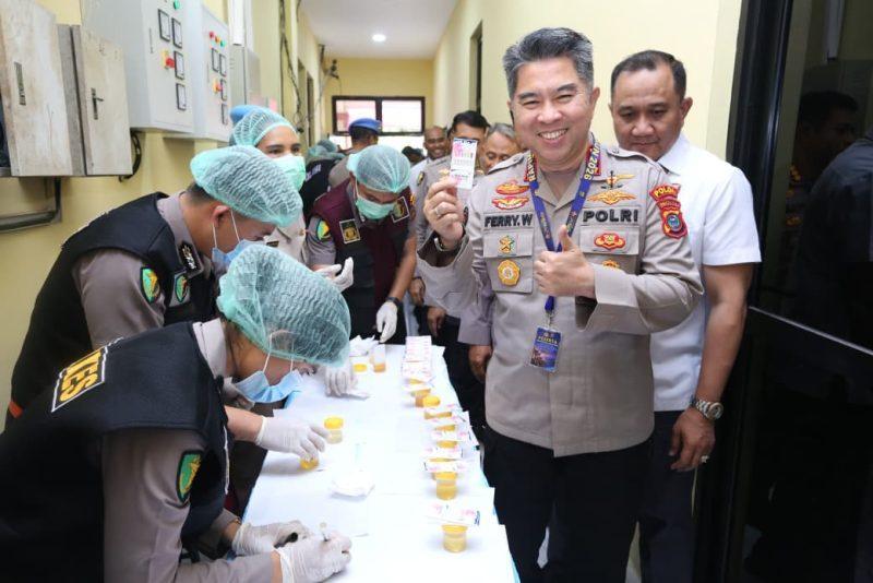 Kapolda Sumut Lakukan Tes Urine Serentak Tindaklanjuti Instruksi Kapolri dalam Rapim 2026