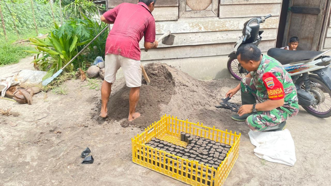Serka Albinur Lubis Lakukan Pendampingan Karya Nyata Tanaman Mentimun di Bukit Kapur