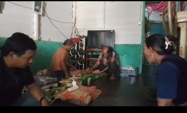 Wujud Kepedulian, lRMRB Rohul Jenguk Anggota Yang Sakit dan Bantu Pengobatan Tradisional