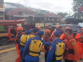 Polairud dan Tim SAR Gabungan Maksimalkan Evakuasi Korban Banjir di Sibolga–Tapteng