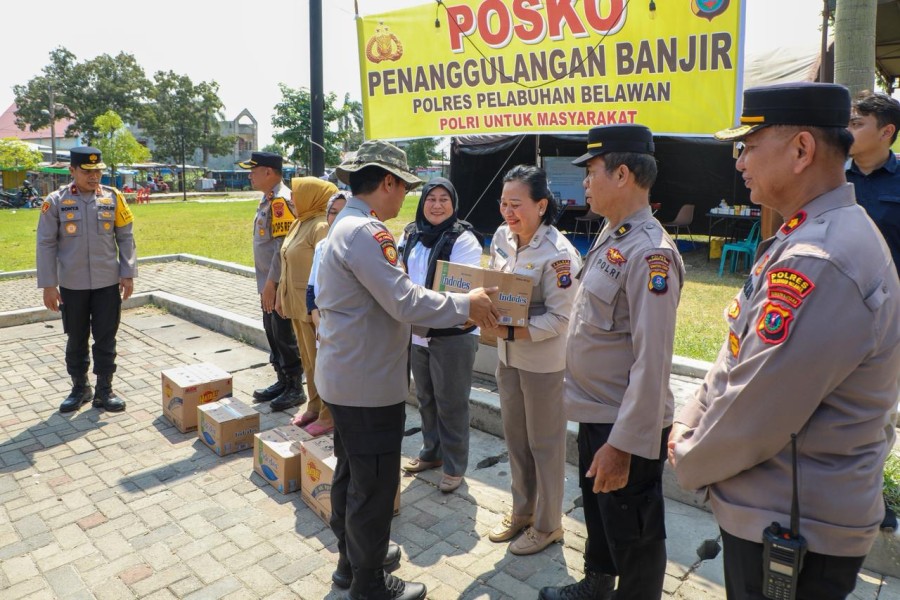 Wakapolda Sumut Tinjau Posko Pengungsian dan Berikan Arahan kepada Personel di Belawan