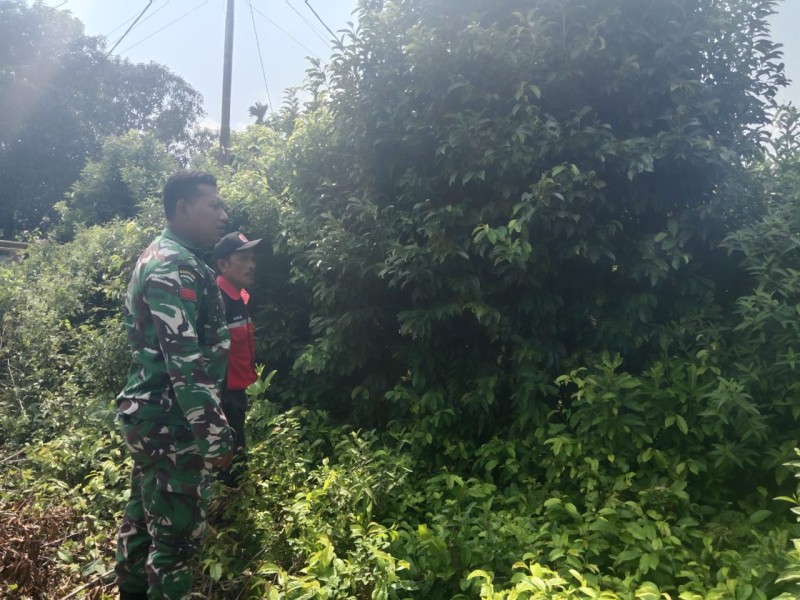 Komsos Babinsa Dorong Warga Peduli Lingkungan dari Bahaya Karhutla