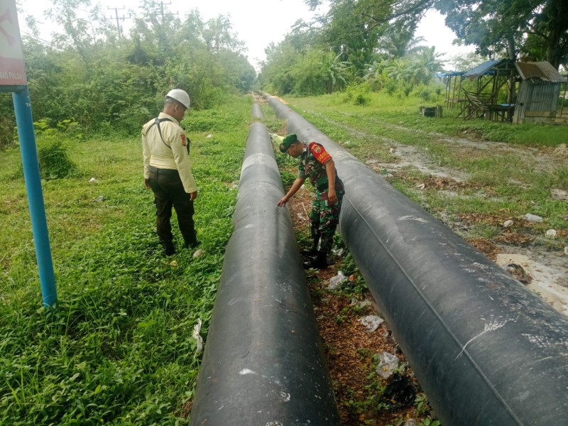 Penguatan Binter, Babinsa Dumai Tegaskan Sanksi Hukum bagi Pelaku Pengeboran Ilegal