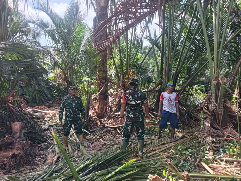 Patroli Karhutla di Tasik Putri Puyu, Babinsa Tegaskan Larangan Bakar Lahan