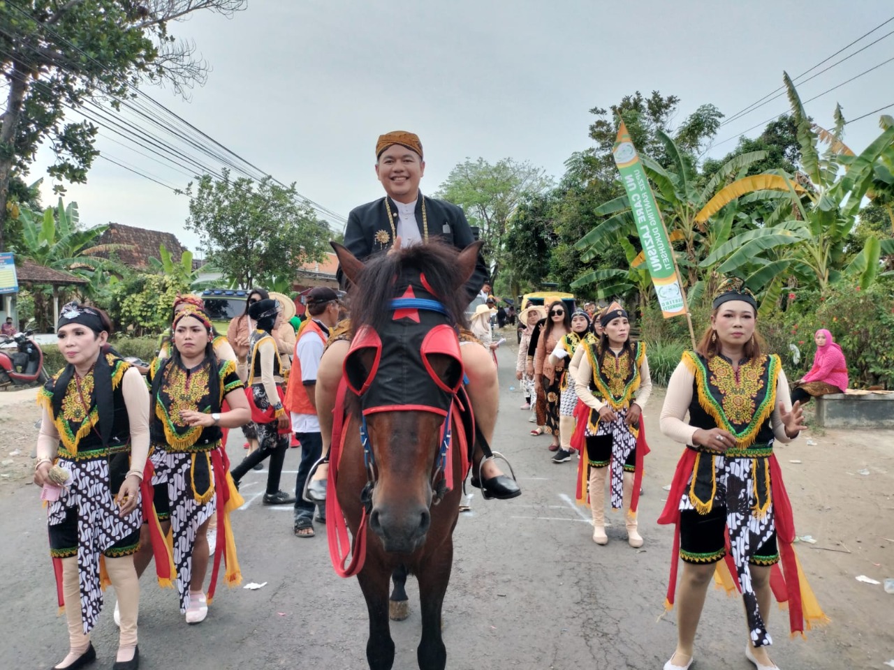 Sukseskan Karnaval, Kades Dukuseti dan Masyarakat Terlihat Kompak