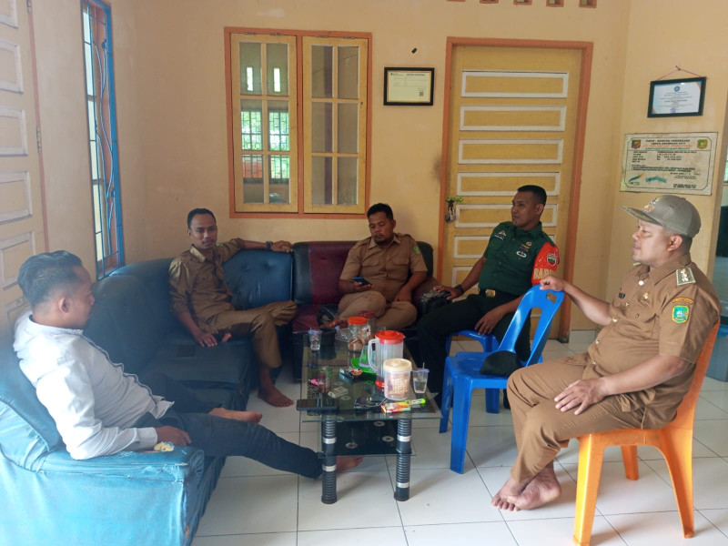 Babinsa Koramil 06/Merbau Tingkatkan Komsos di Kampung Pancasila Kelurahan Teluk Belitung