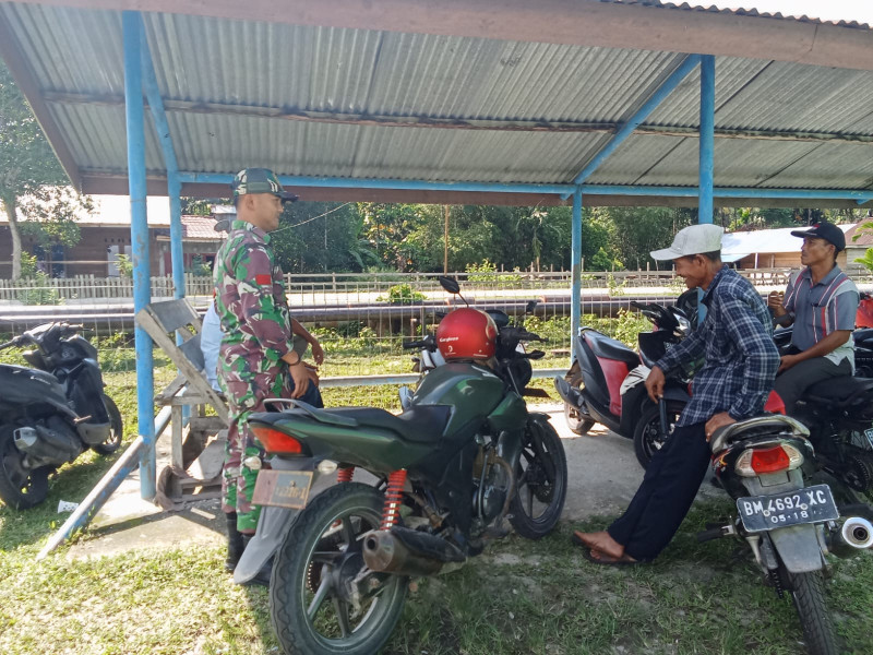 Babinsa Koramil 06/Merbau Tanamkan Nilai Pancasila di Kampung Pancasila Teluk Belitung