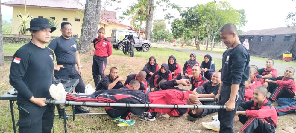 Brimob Polda Sumut Berikan Pelatihan SAR dan Pembinaan Karakter kepada Siswa-Siswi SMA Plus Taruna Bangsa Padang Lawas