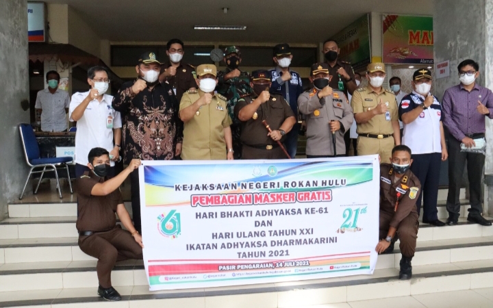 Pada HBA Ke 61 dan HUT IAD, Kejari Rohul Giat Vaksinasi Massal, Donor Darah Dan Bagikan Masker Gratis 