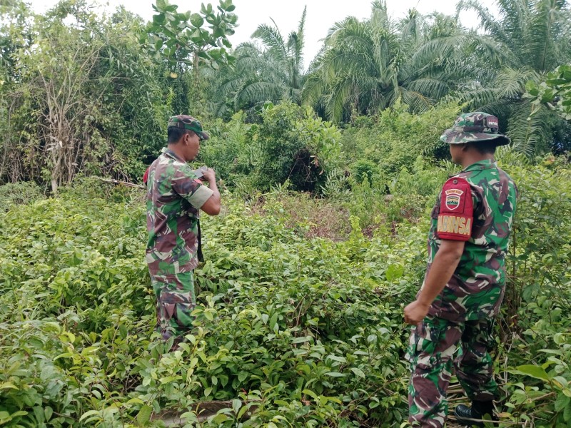 Cegah Karhutla, Babinsa Edukasi Warga di Kecamatan Tasik Putri Puyu