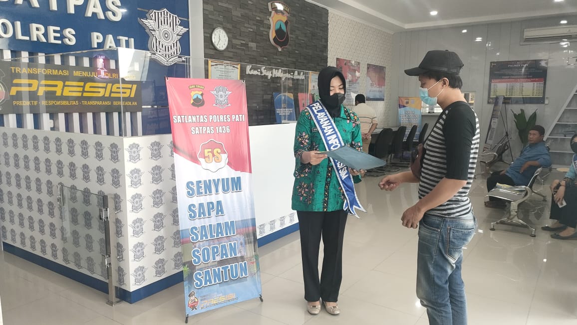 Sosok Polwan Cantik, Ini Lho Tugasnya di Satpas 1436