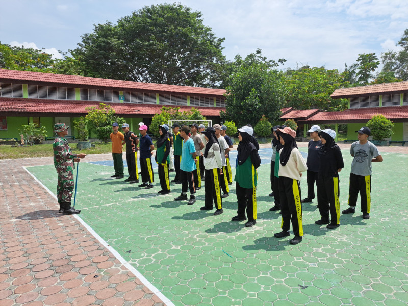 Serda Andri Widodo Berikan Pelatihan PBB kepada Siswa SMAS YKPP Dumai